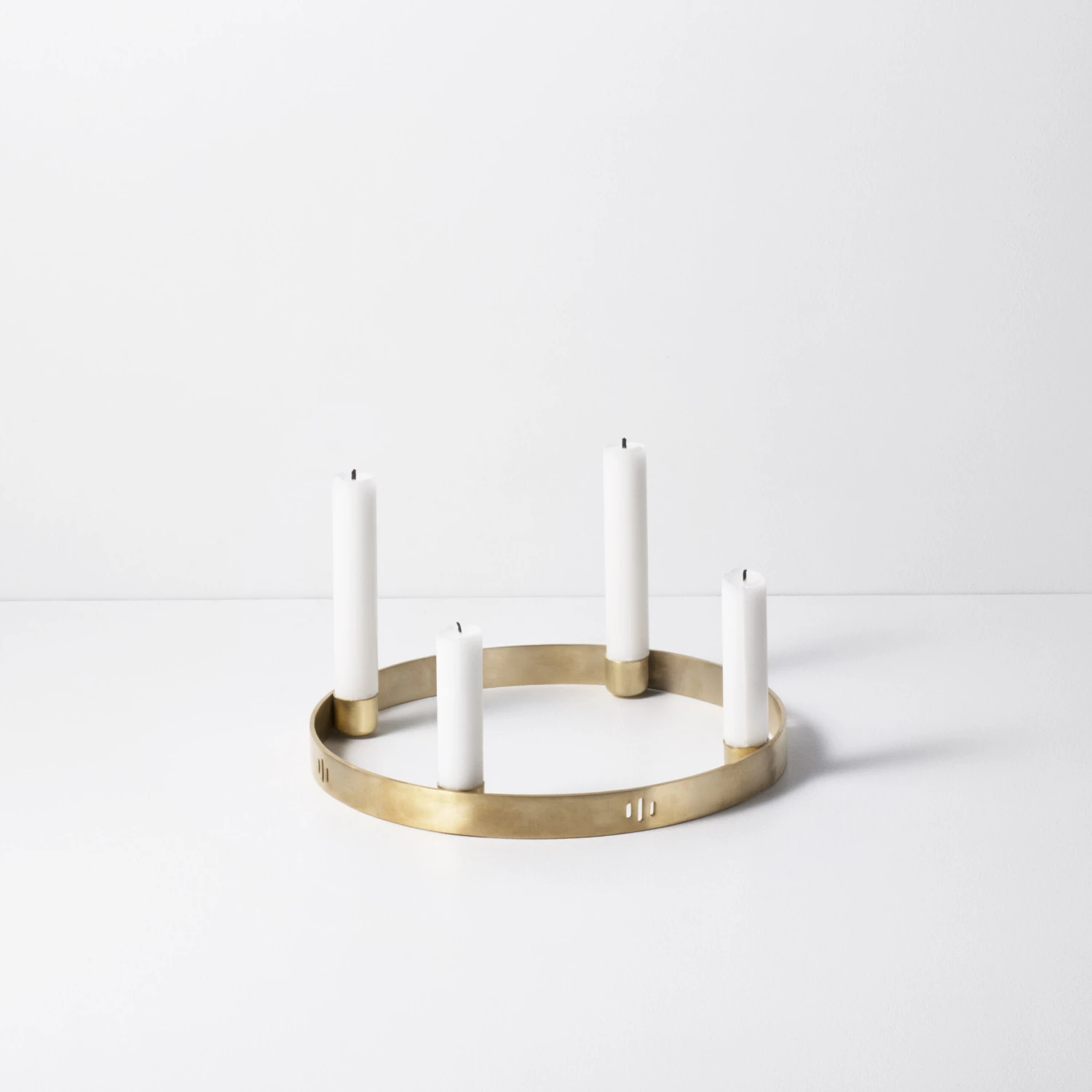 Ferm LIVING Circle Kaarsenhouder Messing 6 Ferm LIVING Circle Kaarsenhouder Messing - Afbeelding 4