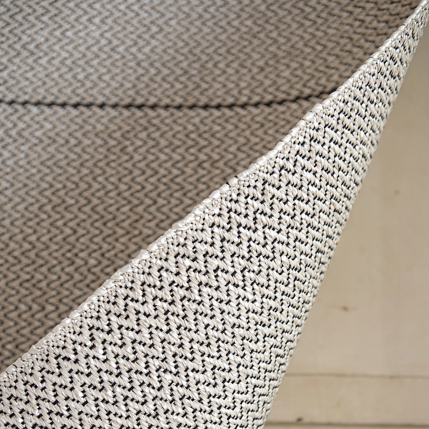 Lily Kunststof Kleed 170x250 Cm 4 Lily Kunststof Kleed 170x250 Cm - Afbeelding 2