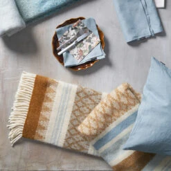 Klippan Yllefabrik Freja Wollen Plaid 7 Klippan Yllefabrik Freja Wollen Plaid -Woondecoratie Winkel 502083 01 3 EnvironmentImage 4bfd4c539e