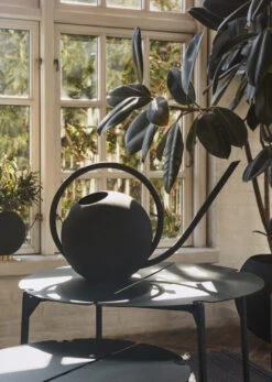 AYTM Globe Waterkan 34 Cm -Woondecoratie Winkel 504282 01 5 EnvironmentImage 89e9dc9e0f