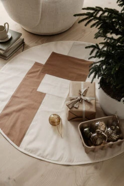 Ferm LIVING Tonal Kerstboomkleed Ø120 Cm -Woondecoratie Winkel 505188 01 3 EnvironmentImage a02d4021b1