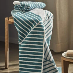 Stripes Handdoek 70x140 Cm Special Edition 2022 16 Stripes Handdoek 70x140 Cm Special Edition 2022 -Woondecoratie Winkel 510974 01 8 EnvironmentImageSiL 5040d77552