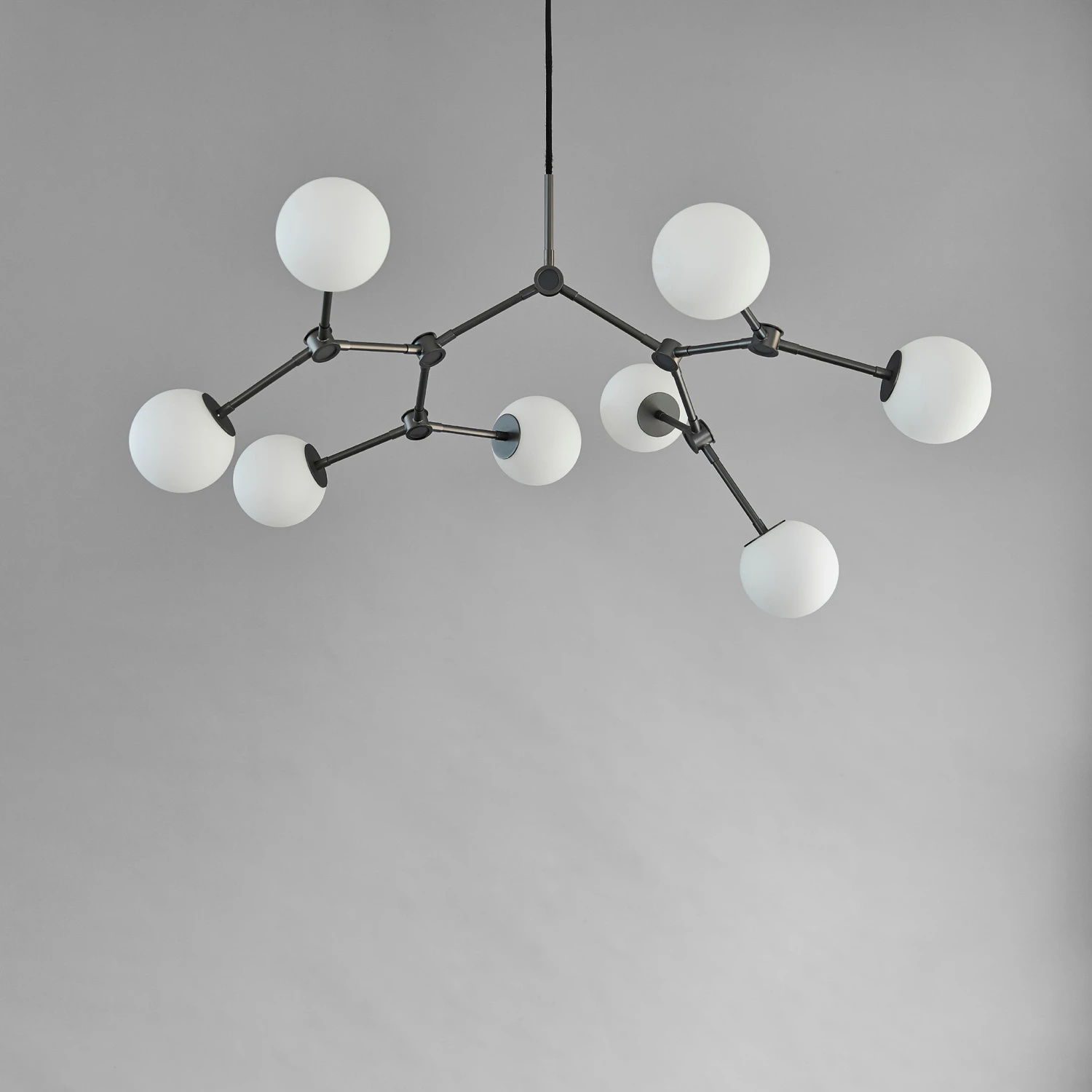 101 COPENHAGEN Drop Chandelier Bulp Kroonluchter Mini 4 101 COPENHAGEN Drop Chandelier Bulp Kroonluchter Mini - Afbeelding 2