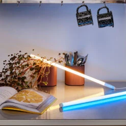 Hay Neon Tube Slim TL-lamp 120 Cm -Woondecoratie Winkel Neon tube slim miljo2 837eeb4bbf