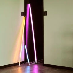 Hay Neon Tube Slim TL-lamp 120 Cm -Woondecoratie Winkel Neon tube slim miljo4 5458af4cf4